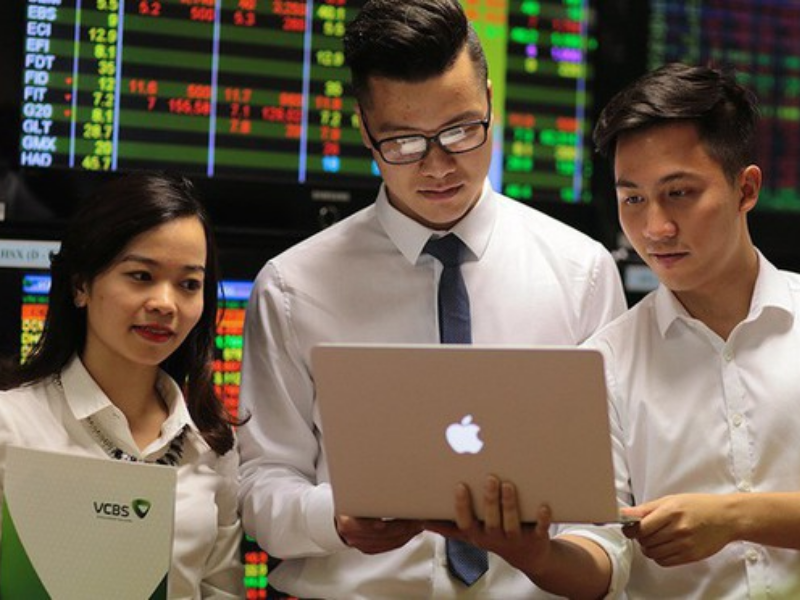 Đội ngũ nhân viên sẽ Hướng dẫn cách đóng tài khoản chứng khoán vietcombank VCBS
