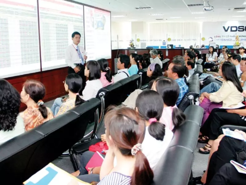 Môi giới chứng khoán (Broker) cần tham gia học và làm bài thi tại các lớp học đầu tư chứng khoán của SRTC để được cấp chứng chỉ nghề. 